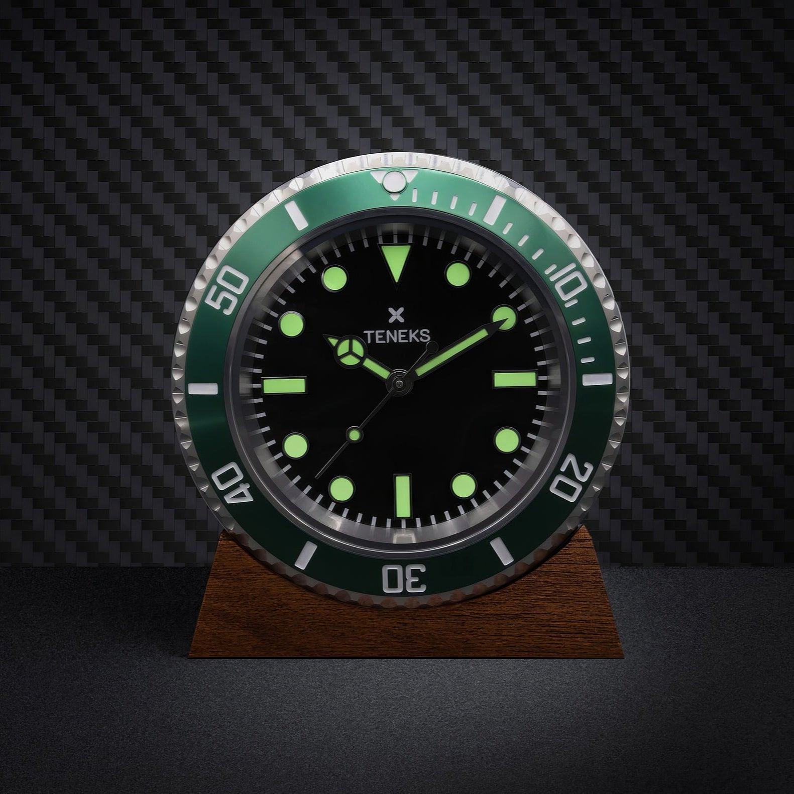 Diver Desk Clock - Green